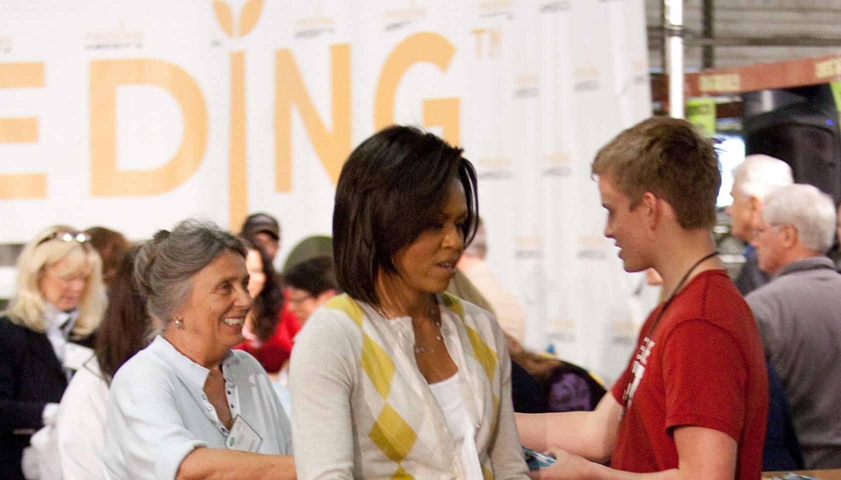 Michelle Obama and Dr. Jill Biden Volunteer for Feeding America
