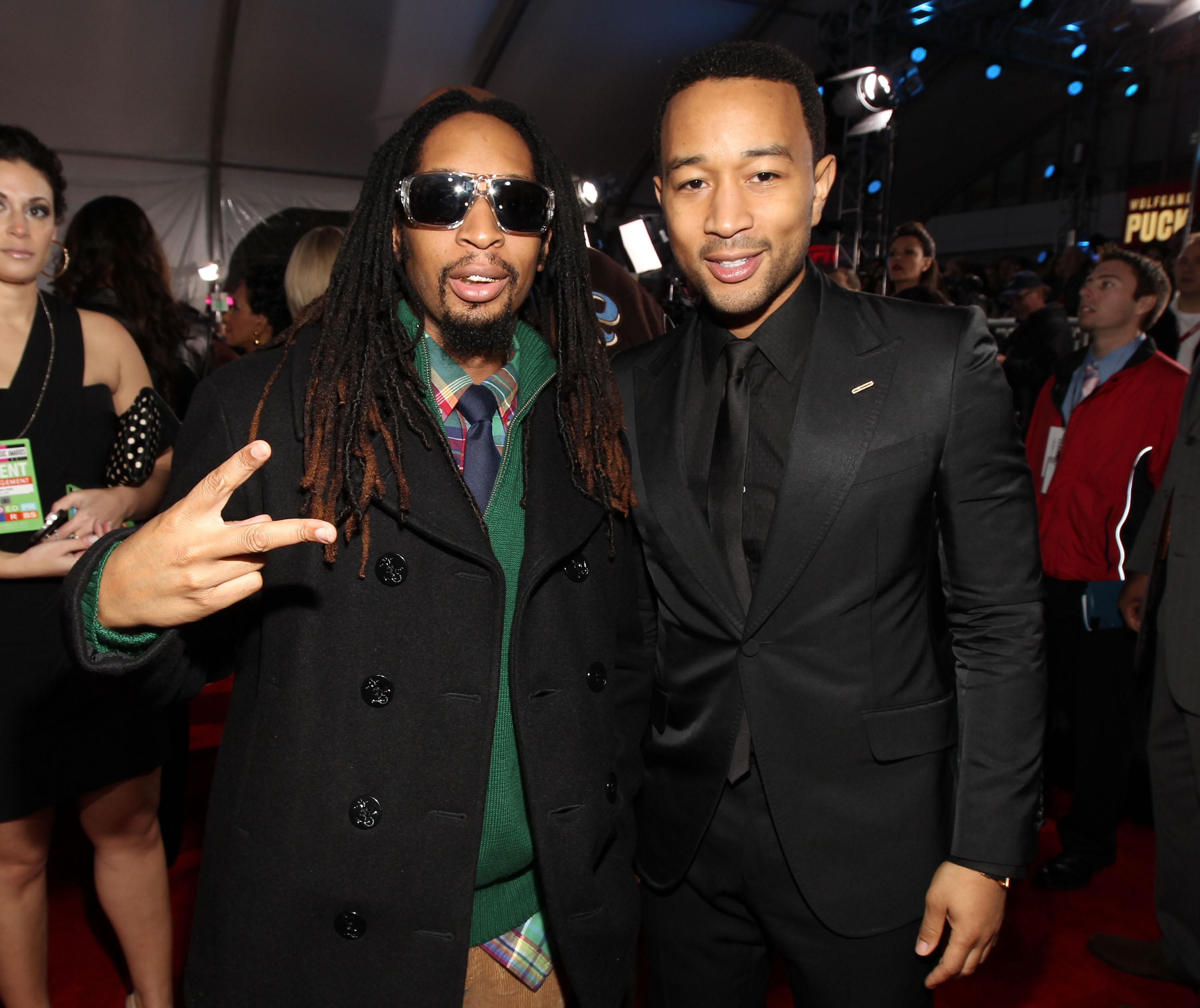 2011 American Music Awards - Red Carpet