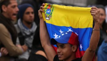 Venezuelans vote in symbolic referendum in Bogota