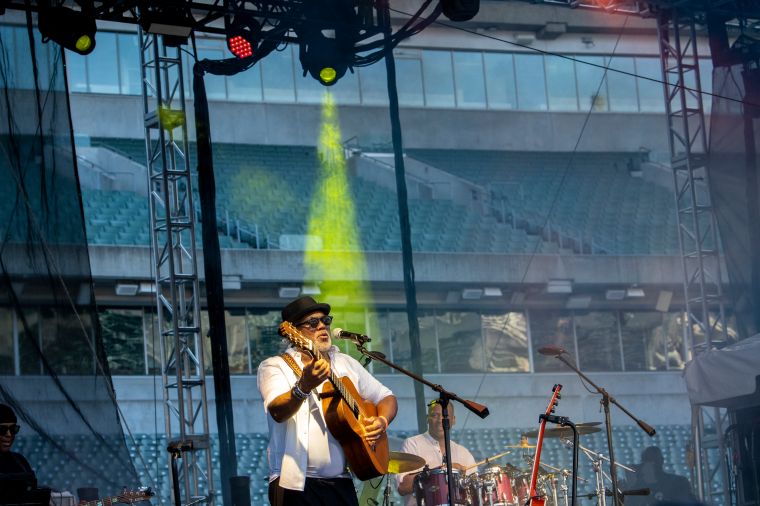 Jonathan Butler opening up Friday's show at Cincinnati Music Festival