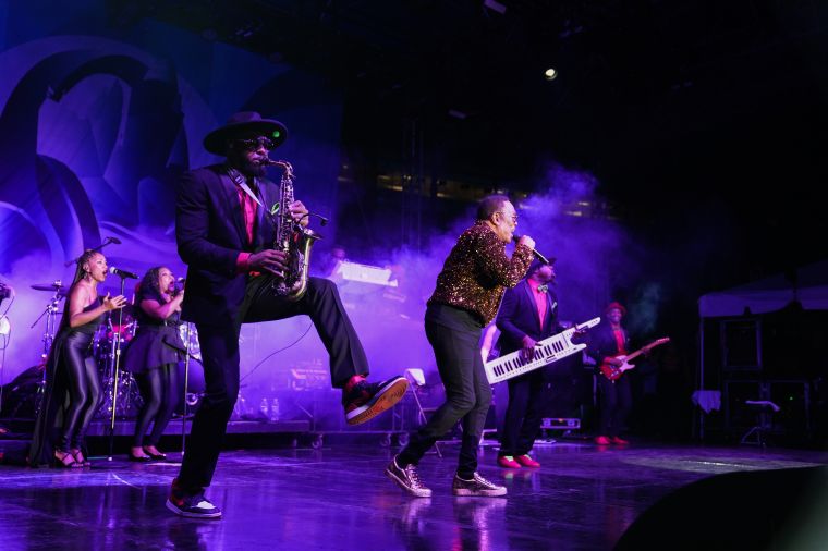 Charlie Wilson and his band gave all the energy at the Cincinnati Music Festival