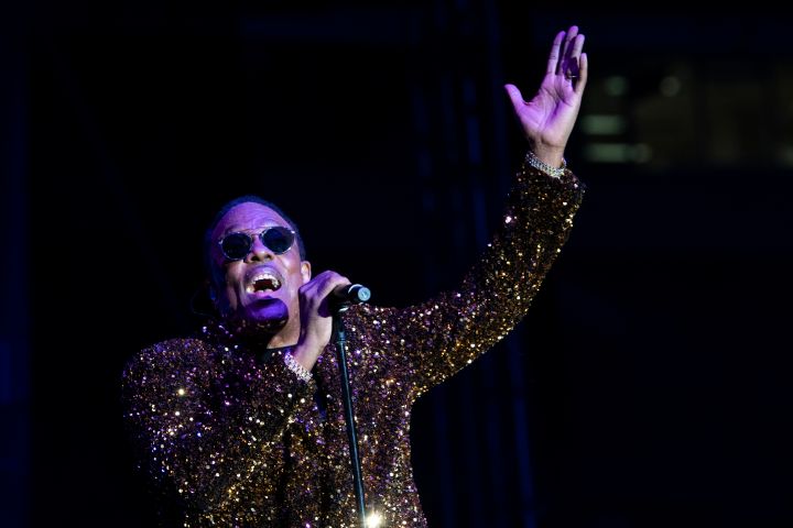 Charlie Wilson looking good and sounding good at the Cincinnati Music Festival