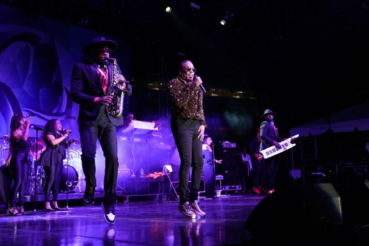 Charlie Wilson dancing during his show at the Cincinnati Music Festival 2022 Friday show