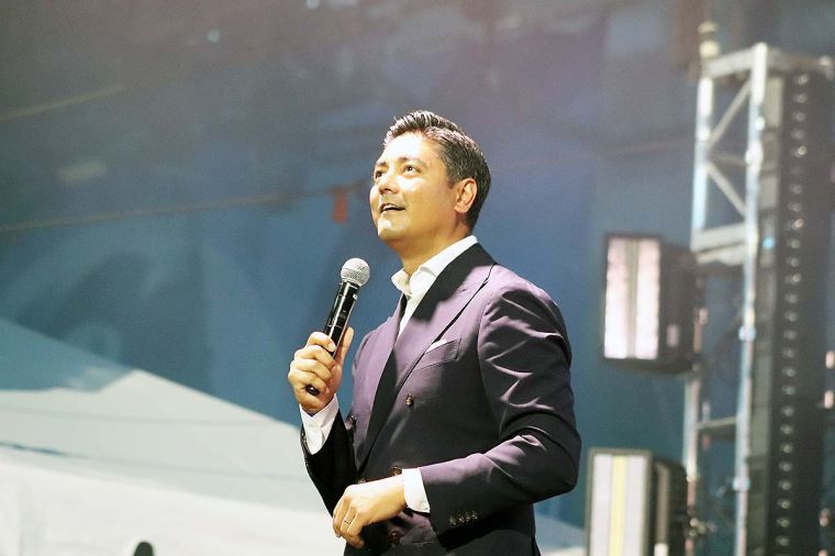 Cincinnati Mayor Aftab Pureval greets everyone at the Cincinnati Music Festival 2022