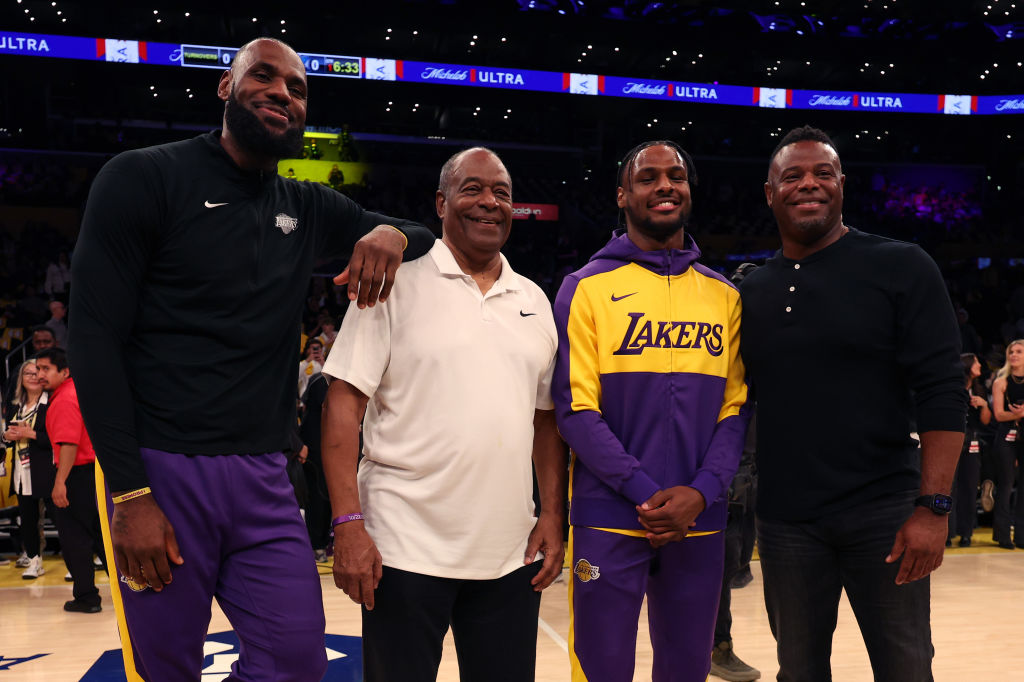 Minnesota Timberwolves v Los Angeles Lakers