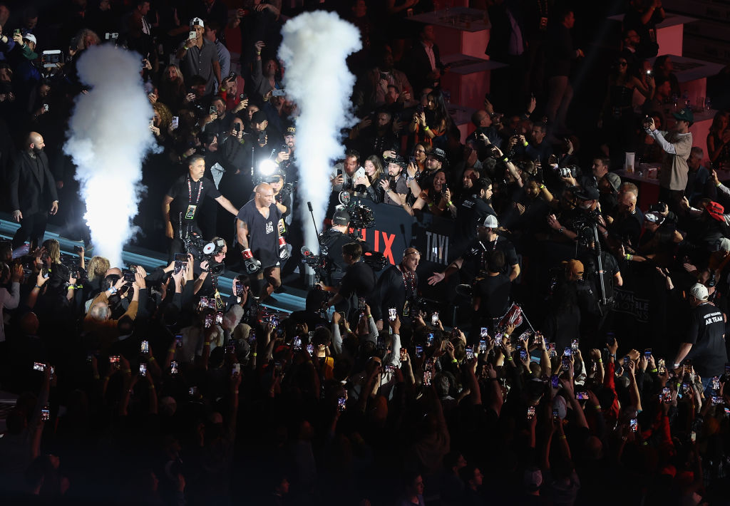 Mike Tyson v Jake Paul