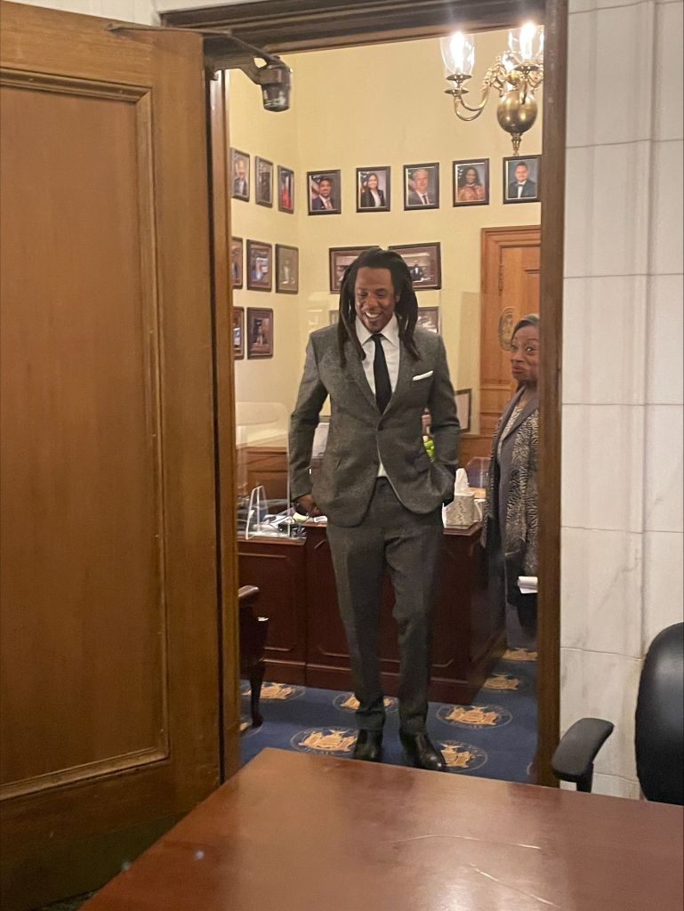 Rapper Jay-Z visits NYS Capitol to discuss propsed casino