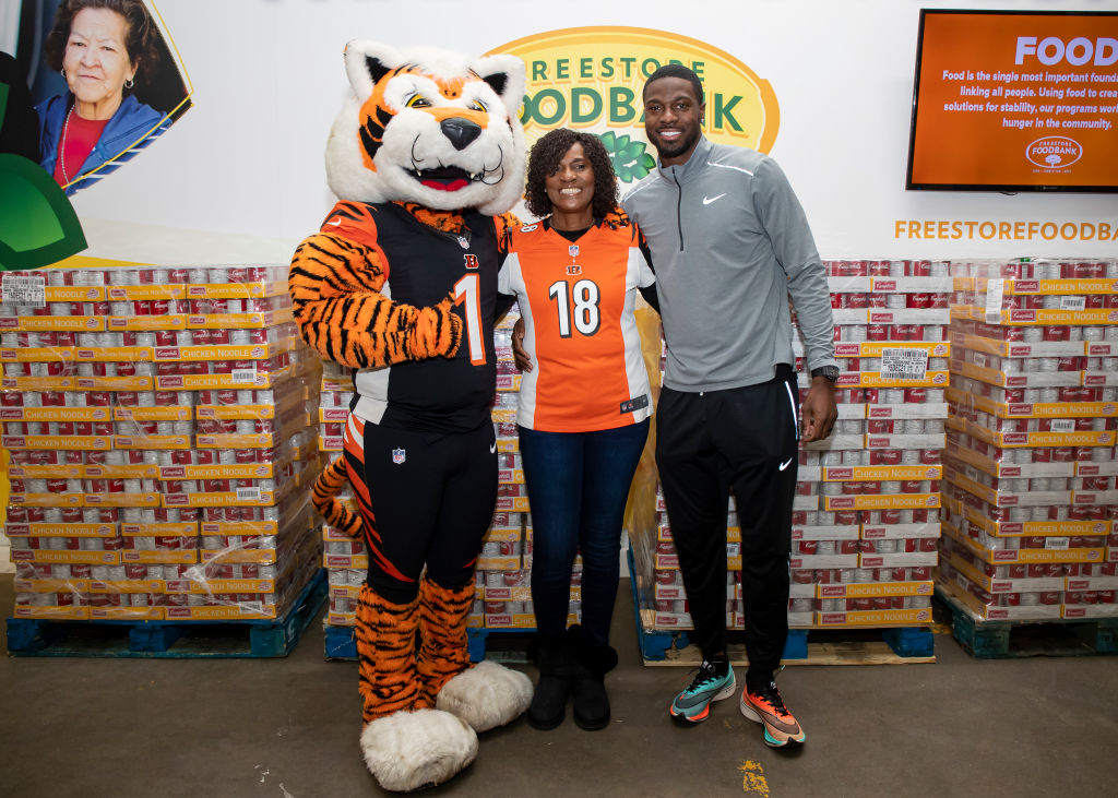Cincinnati Bengals' AJ Green And His Mom Donate 50,000 Bowls Of Campbell's Chunky Soup To Cincinnati Freestore Foodbank