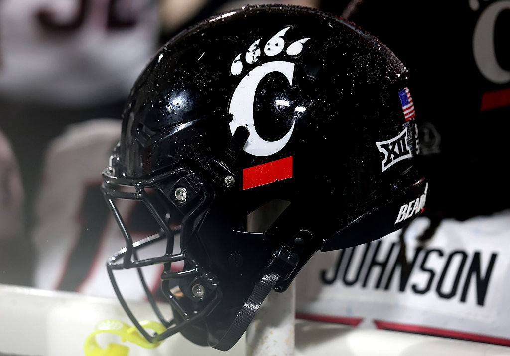 COLLEGE FOOTBALL: JAN 02 AutoZone Liberty Bowl Navy vs Cincinnati